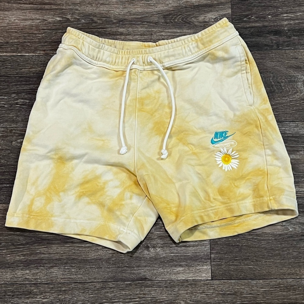 Nike Sportswear Men's French Terry Shorts Sanded Gold Size Small DM5016-777